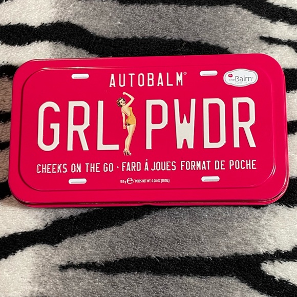 The Balm GRL PWDR Cheeks on the go. Blush, highlighter, bronzer palette. - Picture 3 of 4